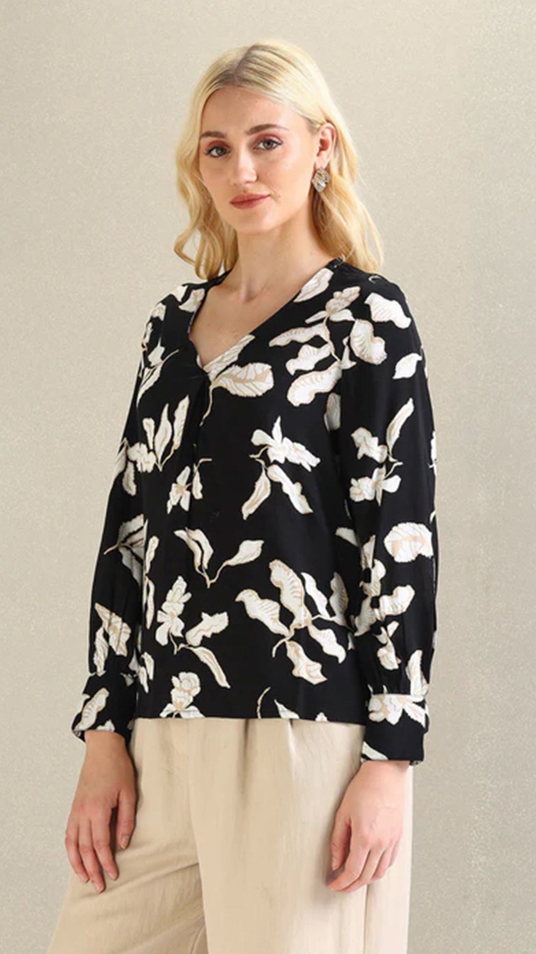 USPA V-Neck Floral Print Top