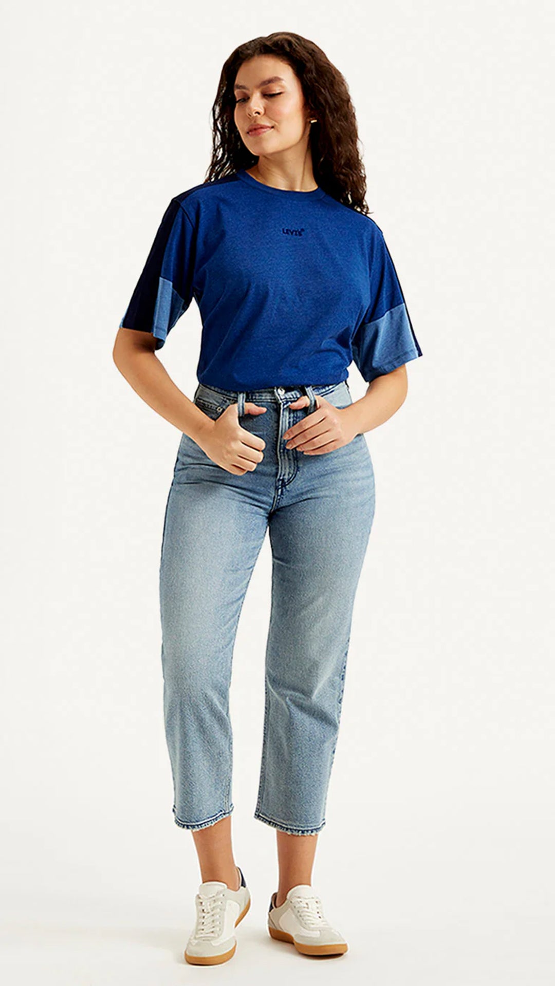 Levi's Women's Light Blue Ribcage Straight Fit Mid Rise Jeans