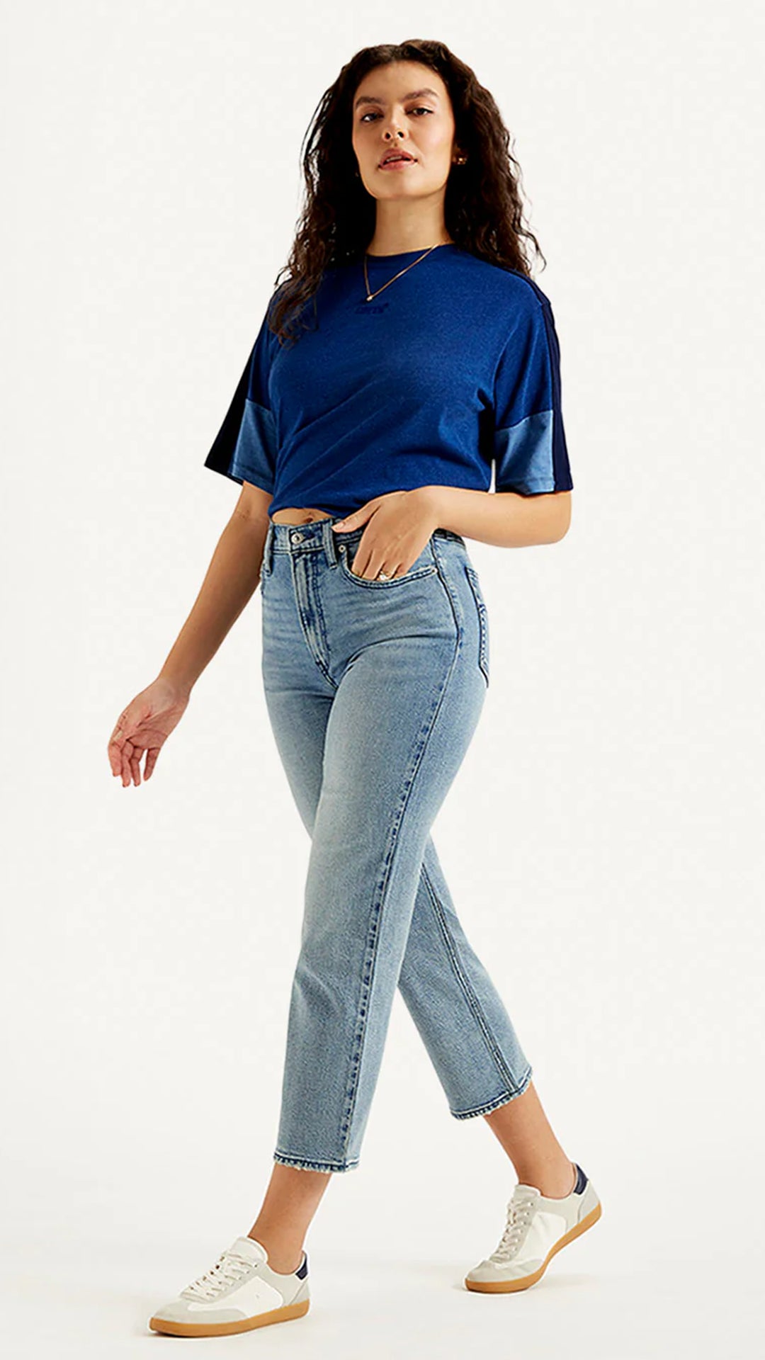 Levi's Women's Light Blue Ribcage Straight Fit Mid Rise Jeans