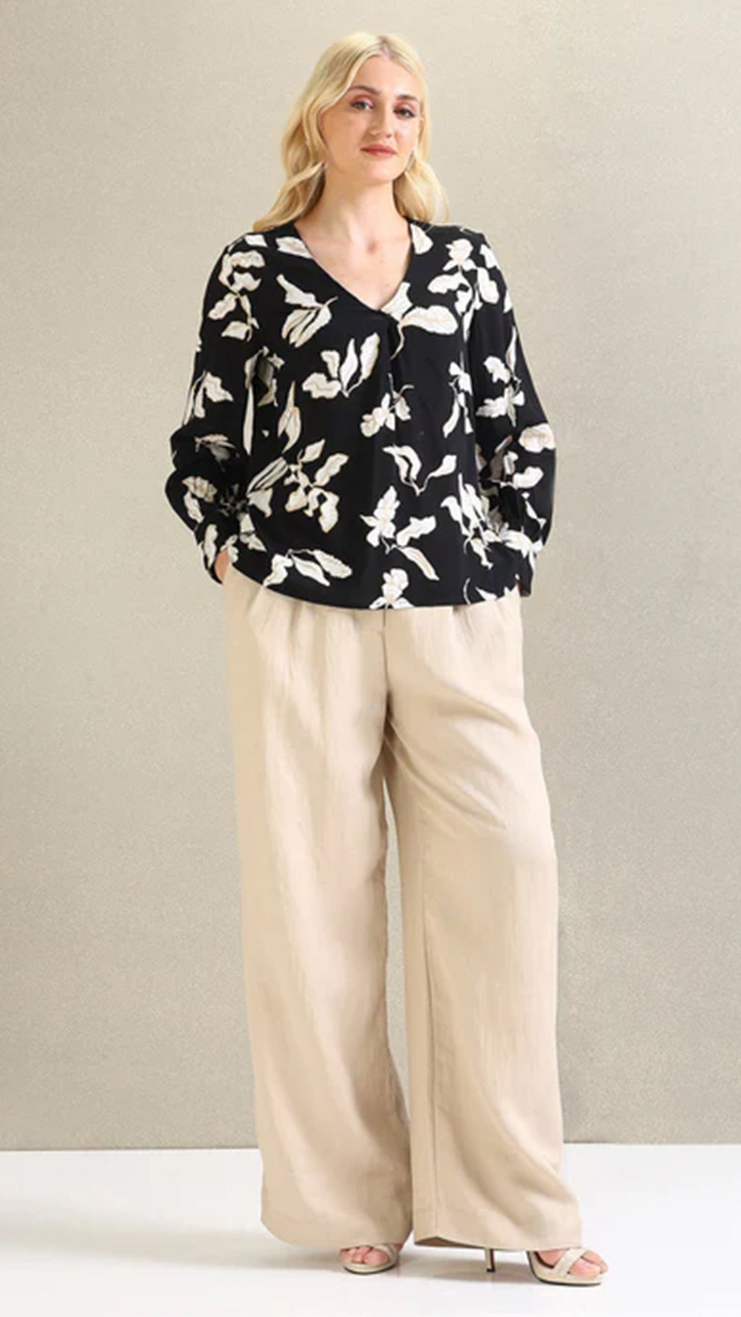 USPA V-Neck Floral Print Top