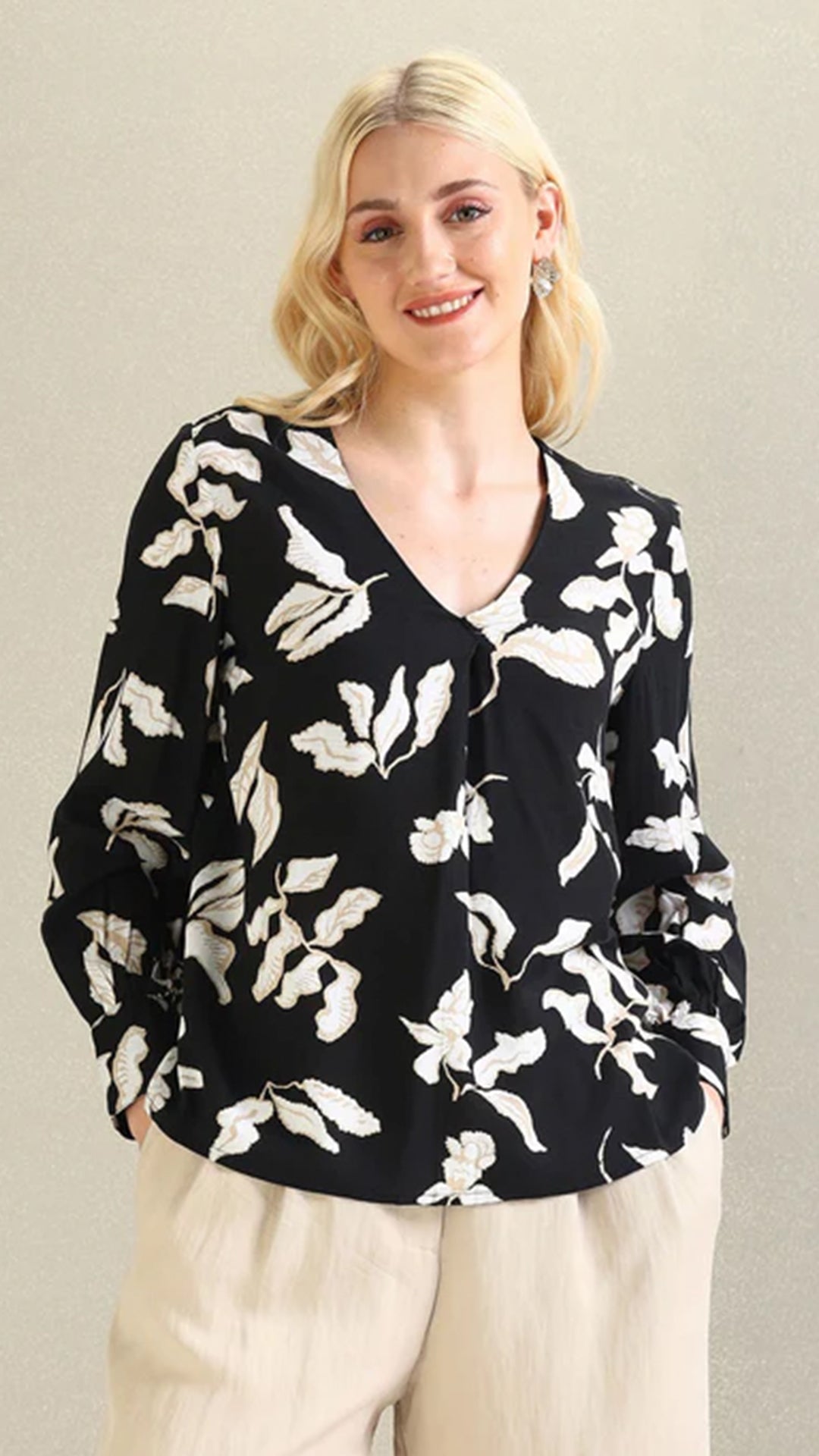 USPA V-Neck Floral Print Top